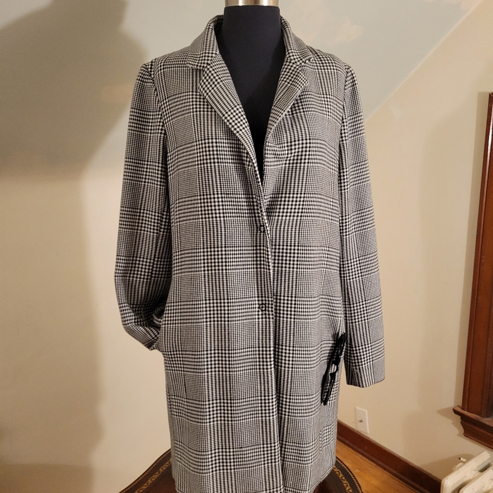Carolina Bella Houndstooth Coat Size M